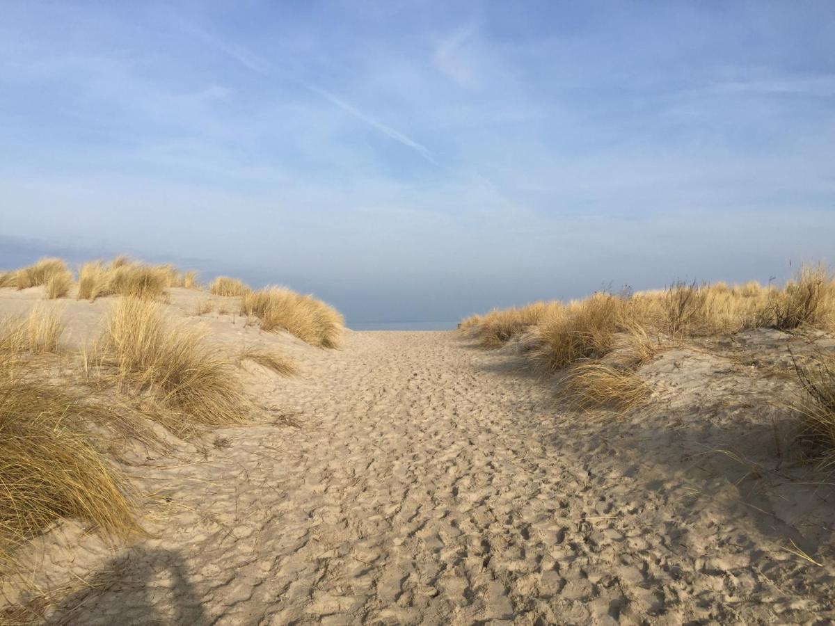 Ankerplatz Warnemuende - Direkte Strandnaehe Mit Leuchtturmblick Rostock Luaran gambar